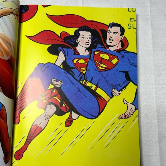 2007 DC COMICS COVERGIRLS Hardcover Coffee Table Book by Louise Simonson - Picture 2 of 7